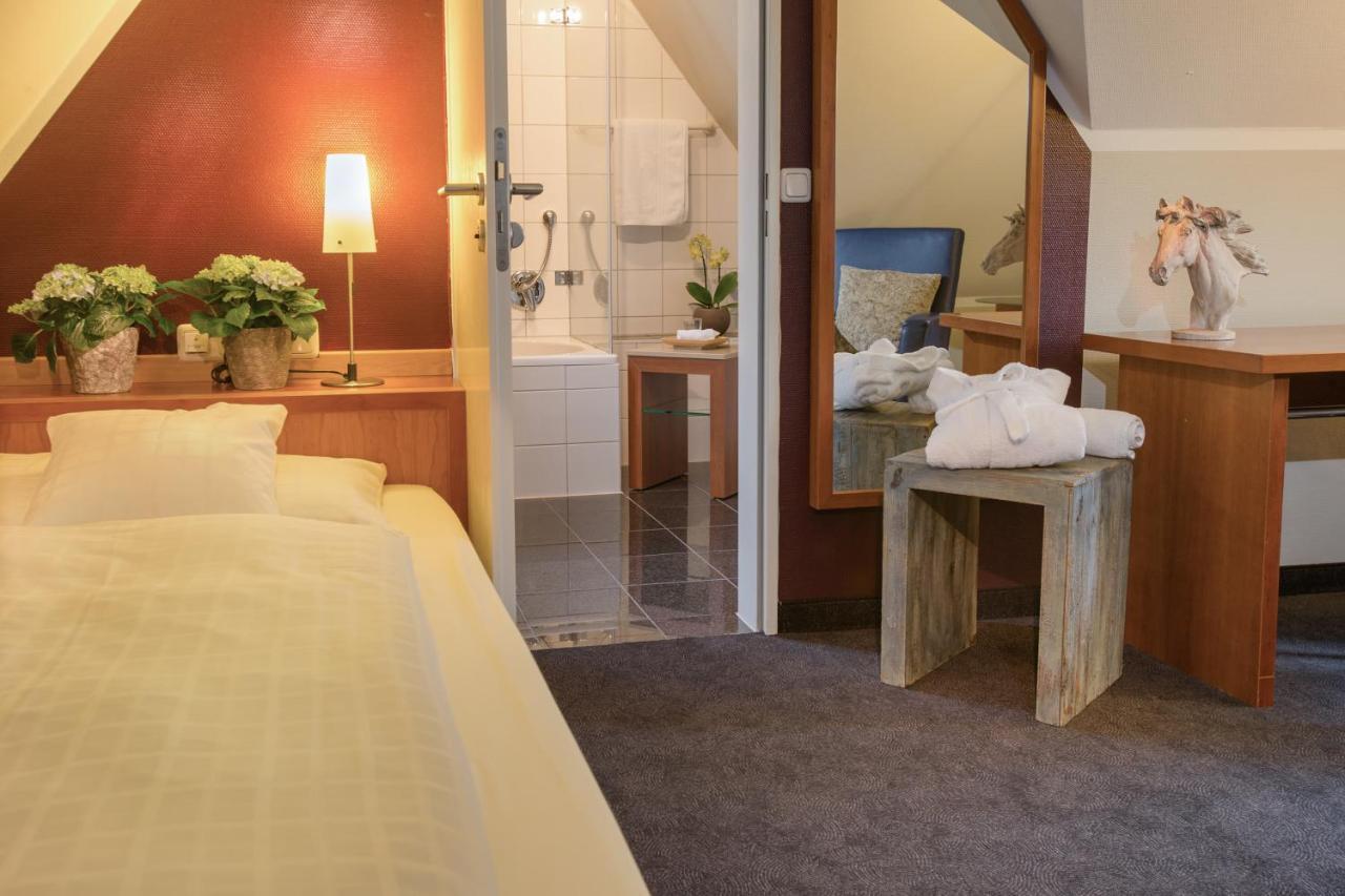 Seehotel Niedernberg - Das Dorf Am See 외부 사진