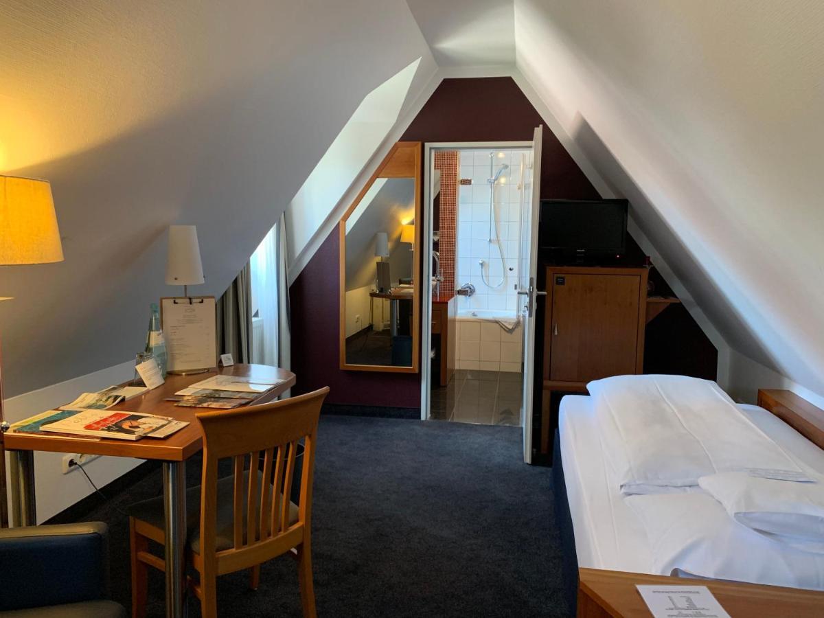 Seehotel Niedernberg - Das Dorf Am See 외부 사진