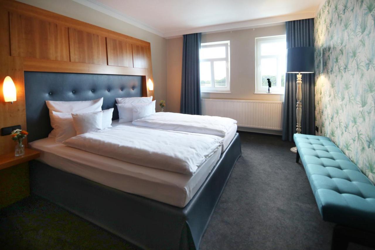 Seehotel Niedernberg - Das Dorf Am See 외부 사진