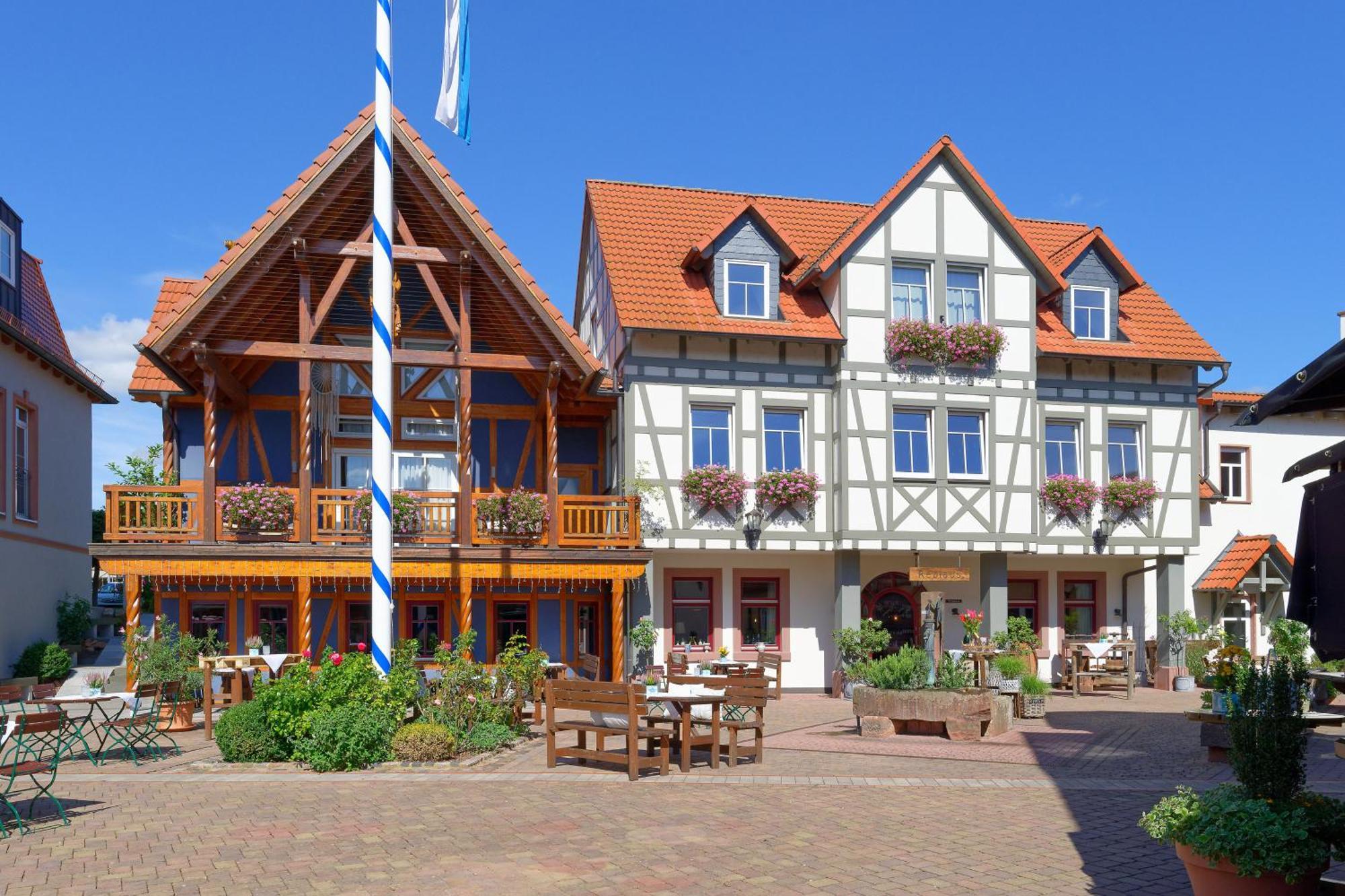 Seehotel Niedernberg - Das Dorf Am See 외부 사진
