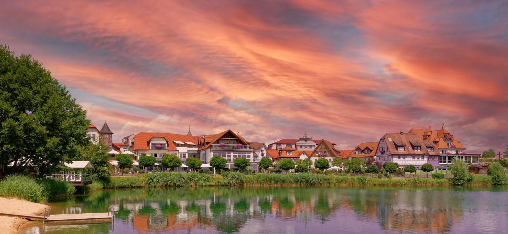 Seehotel Niedernberg - Das Dorf Am See 외부 사진