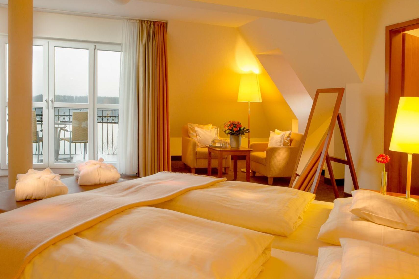 Seehotel Niedernberg - Das Dorf Am See 외부 사진