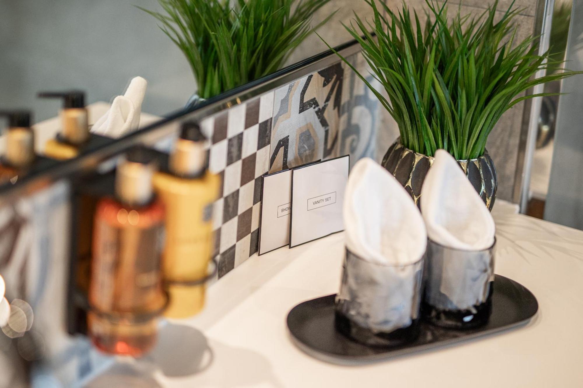 Seehotel Niedernberg - Das Dorf Am See 외부 사진