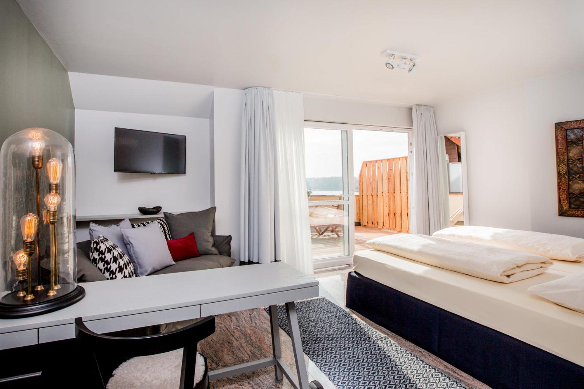 Seehotel Niedernberg - Das Dorf Am See 외부 사진