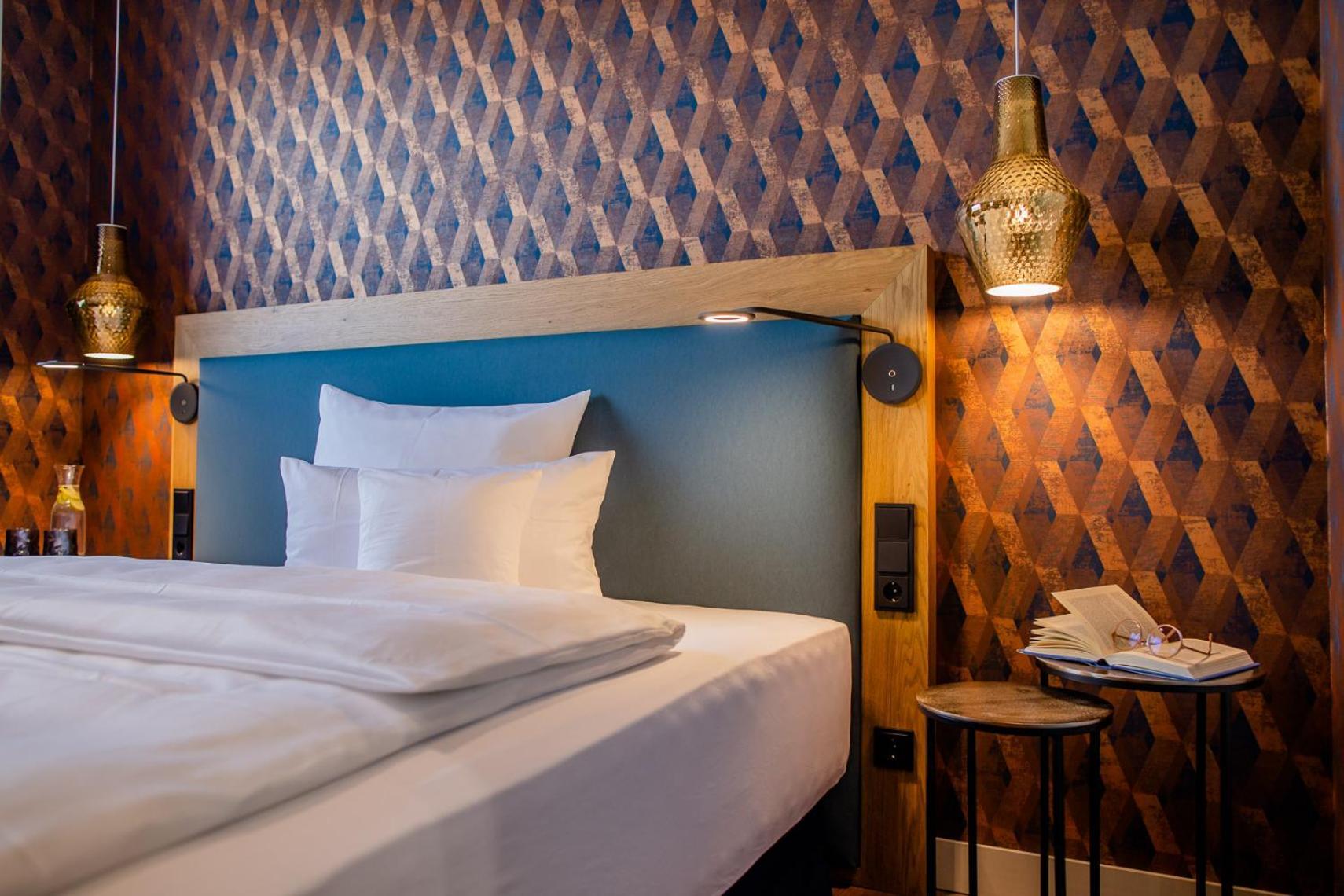 Seehotel Niedernberg - Das Dorf Am See 외부 사진