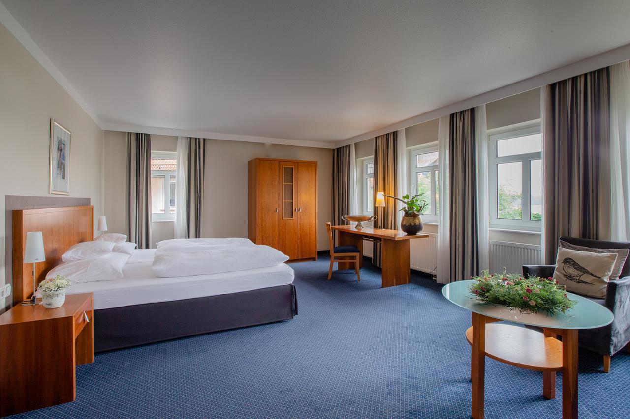 Seehotel Niedernberg - Das Dorf Am See 외부 사진