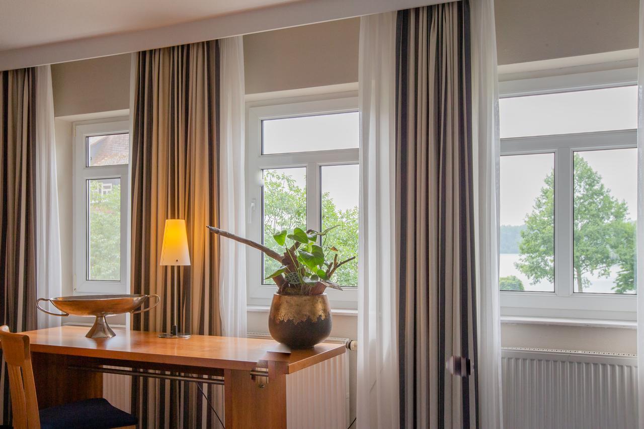 Seehotel Niedernberg - Das Dorf Am See 외부 사진