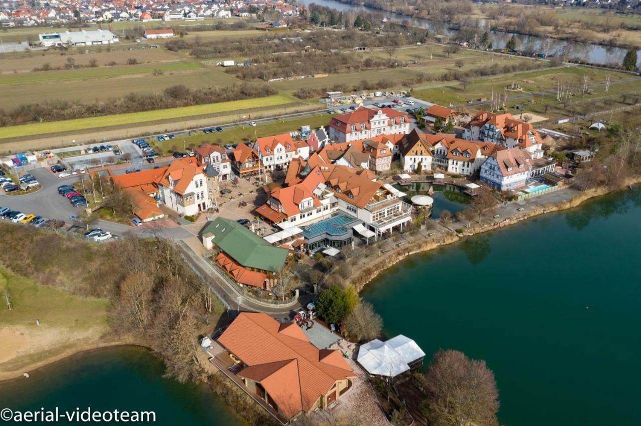 Seehotel Niedernberg - Das Dorf Am See 외부 사진