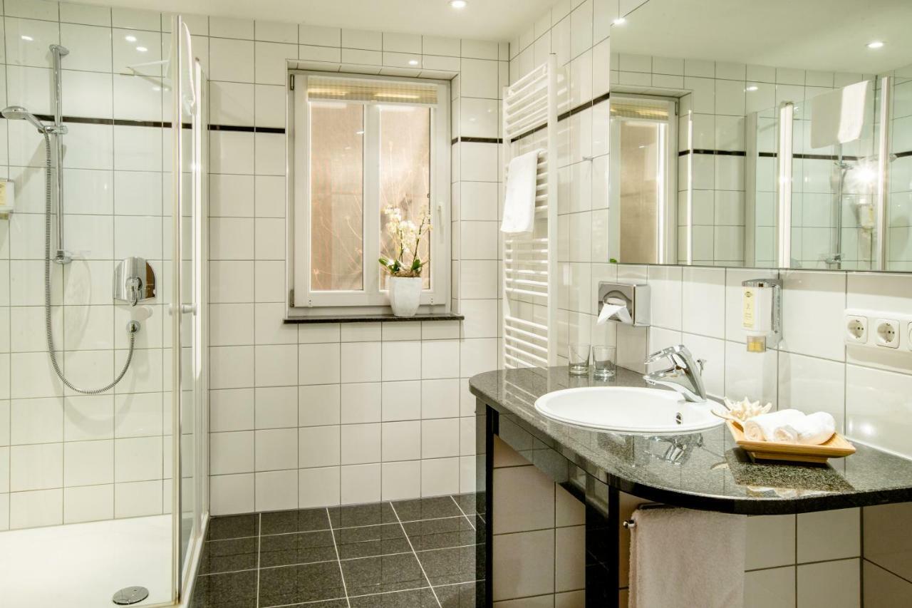 Seehotel Niedernberg - Das Dorf Am See 외부 사진