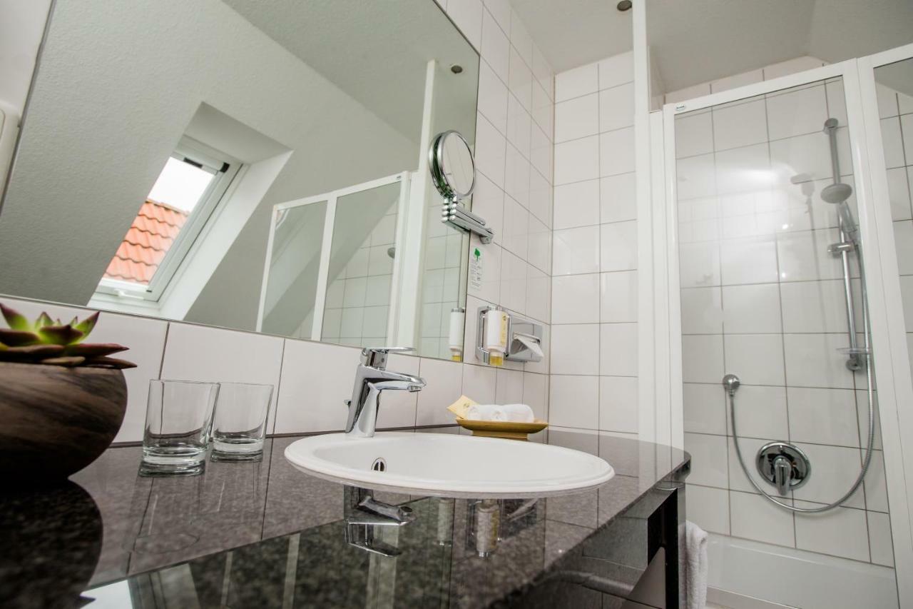 Seehotel Niedernberg - Das Dorf Am See 외부 사진