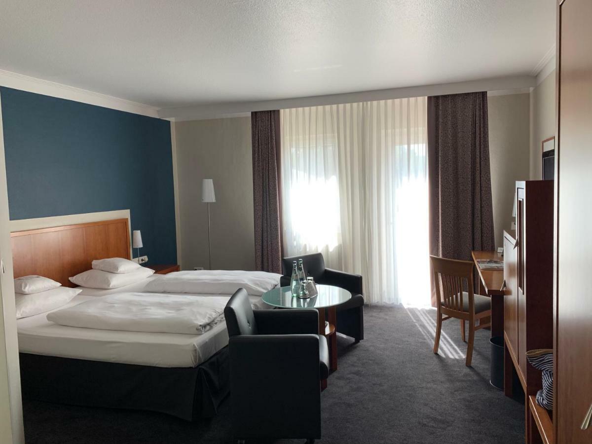 Seehotel Niedernberg - Das Dorf Am See 외부 사진