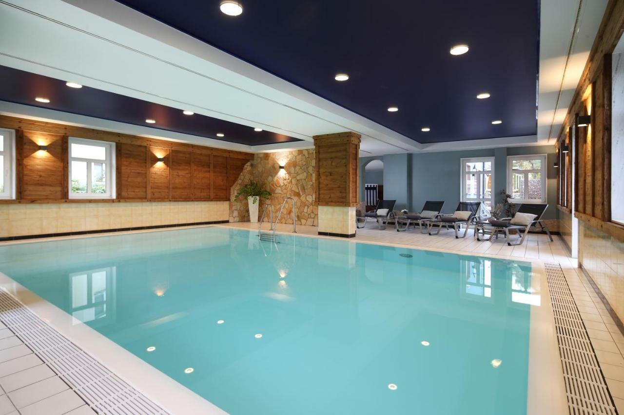 Seehotel Niedernberg - Das Dorf Am See 외부 사진