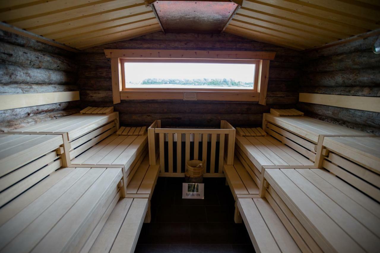 Seehotel Niedernberg - Das Dorf Am See 외부 사진